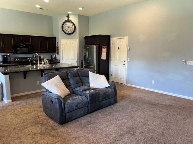 3742 Wrenwood Avenue, Clovis, CA 93619