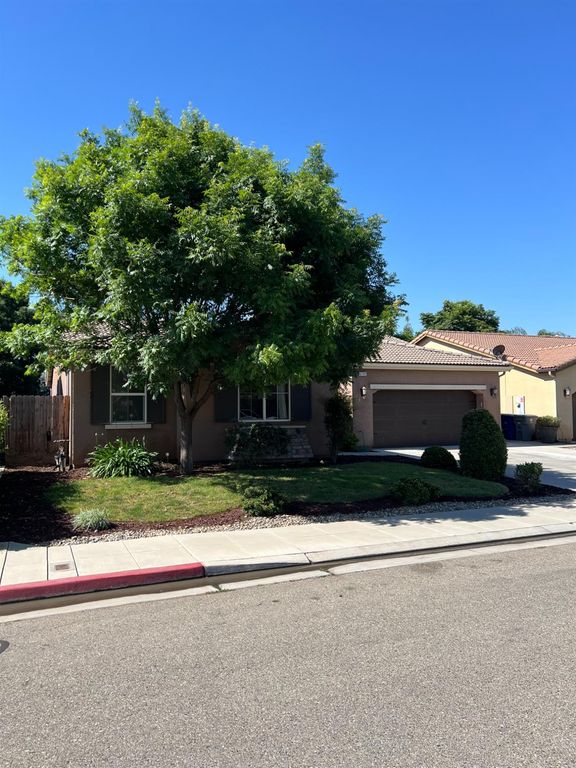 3742 Wrenwood Avenue, Clovis, CA 93619