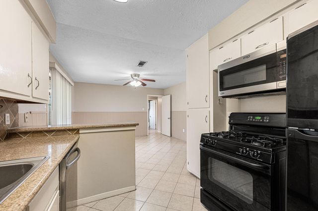 601 Arbor Drive, Deer Park, TX 77536