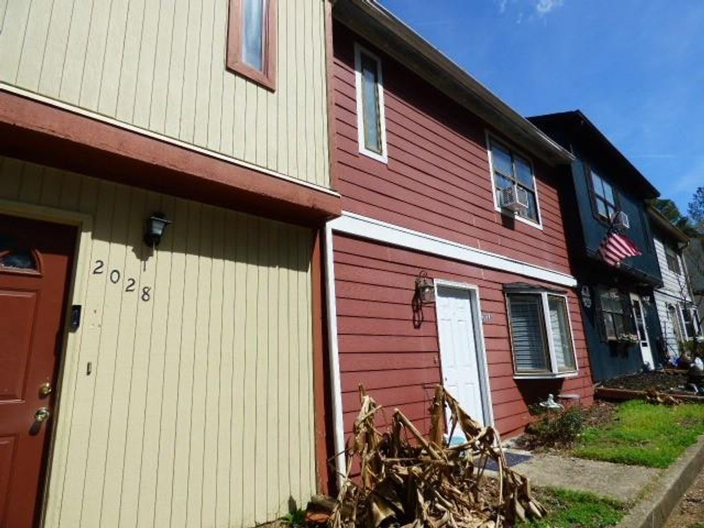 Image 3 of property listing at 2026 Drennon Avenue, Austell, GA 30106