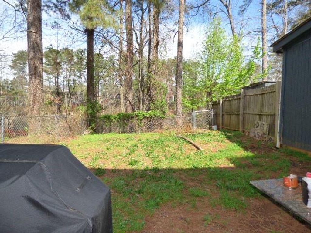 Image 4 of property listing at 2026 Drennon Avenue, Austell, GA 30106