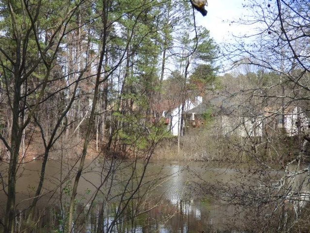 Image 7 of property listing at 2026 Drennon Avenue, Austell, GA 30106