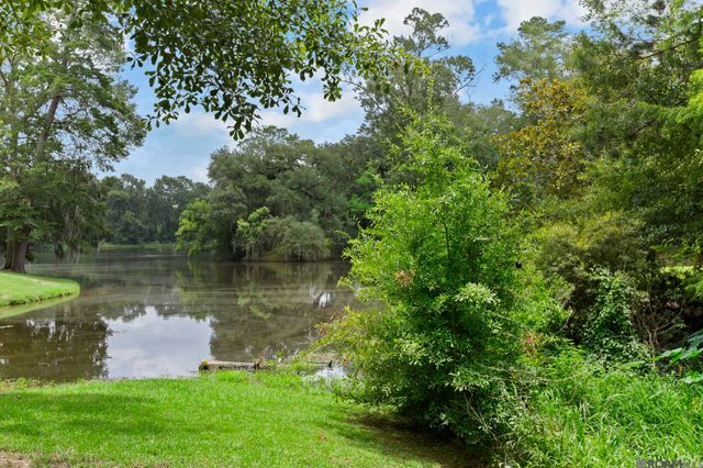 5845 S Shore Dr, Baton Rouge, LA 70817