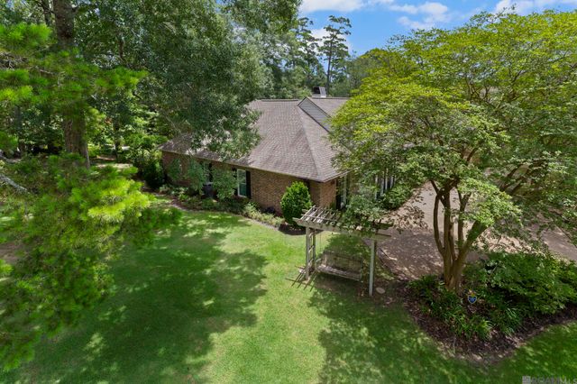 5845 S Shore Dr, Baton Rouge, LA 70817