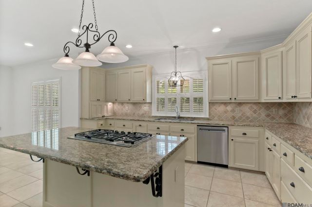 5845 S Shore Dr, Baton Rouge, LA 70817