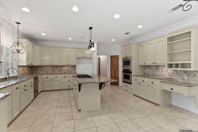 5845 S Shore Dr, Baton Rouge, LA 70817