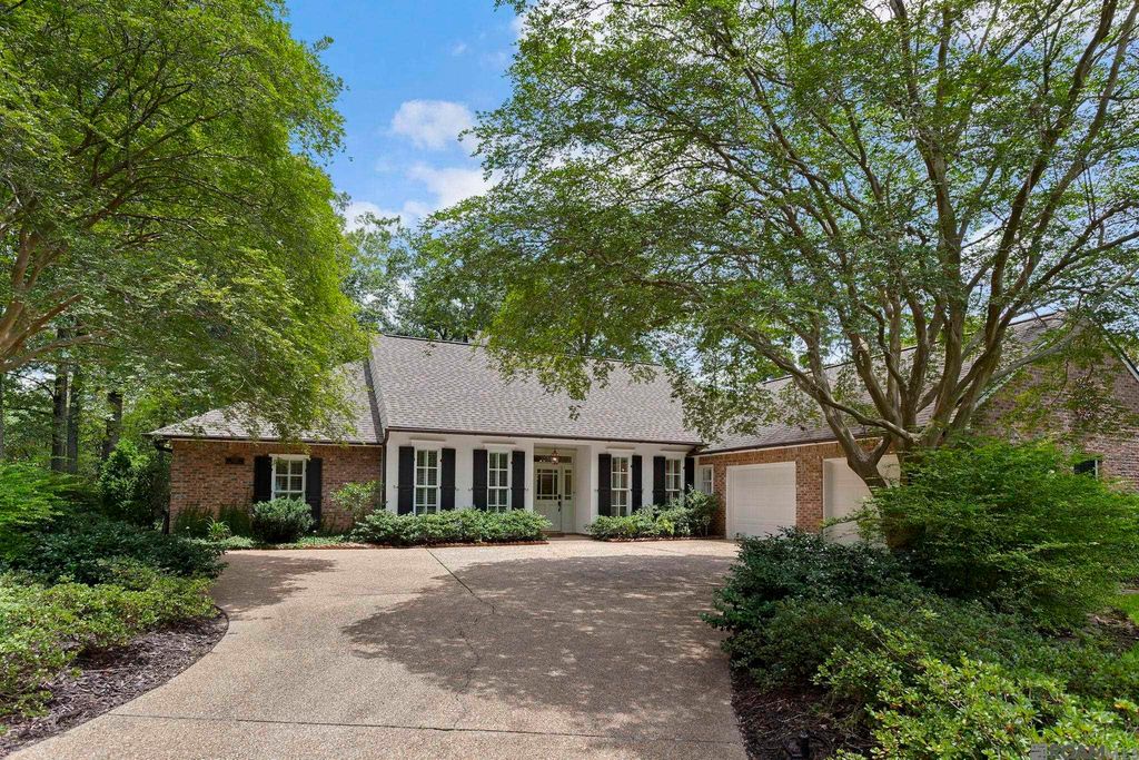 5845 S Shore Dr, Baton Rouge, LA 70817