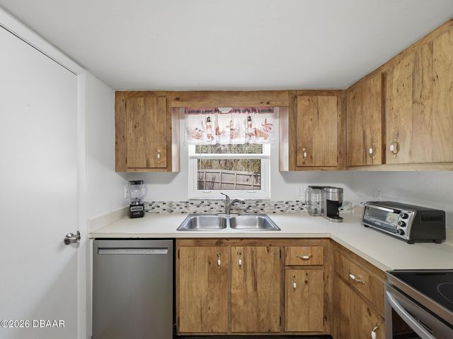 420 Banana Cay Dr Apt A, South Daytona, FL 32119