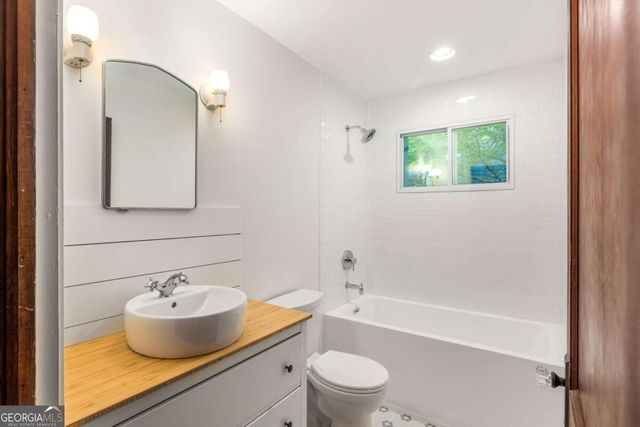 889 Milam Circle, Clarkston, GA 30021