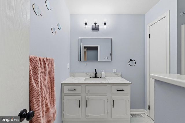 590 SUNHAVEN DR, Clayton, NJ 08312