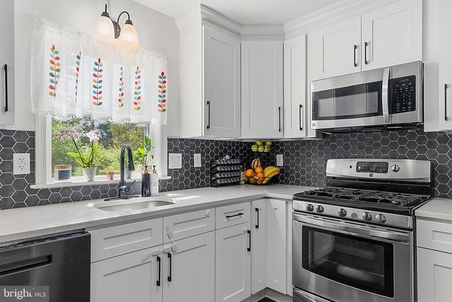 590 SUNHAVEN DR, Clayton, NJ 08312