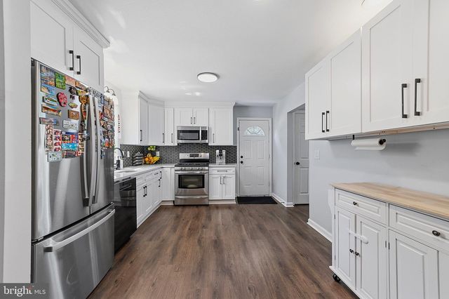 590 SUNHAVEN DR, Clayton, NJ 08312