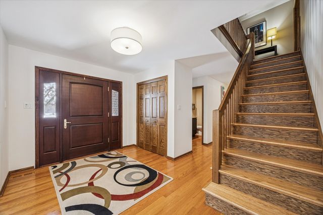 7612 Ridgewood Lane, Burr Ridge, IL 60527