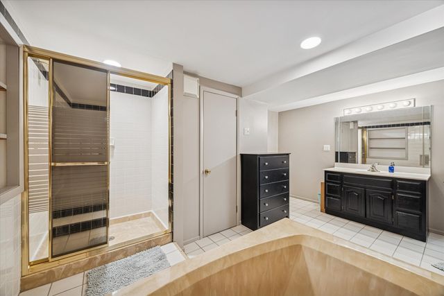 7612 Ridgewood Lane, Burr Ridge, IL 60527