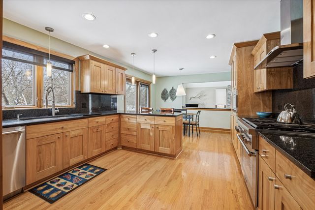 7612 Ridgewood Lane, Burr Ridge, IL 60527