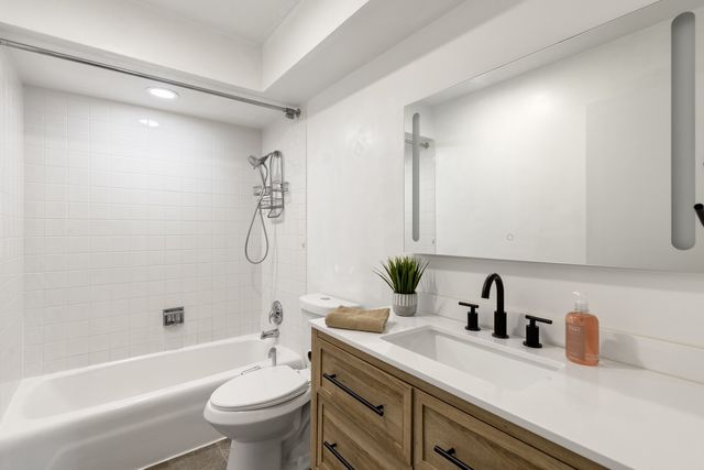 5501 Lincoln Avenue 404, Morton Grove, IL 60053