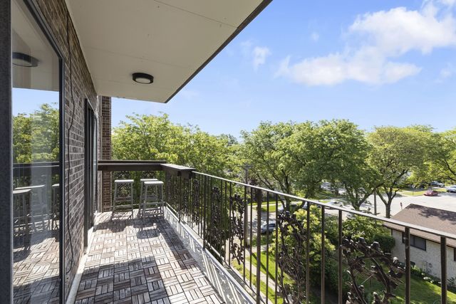 5501 Lincoln Avenue 404, Morton Grove, IL 60053