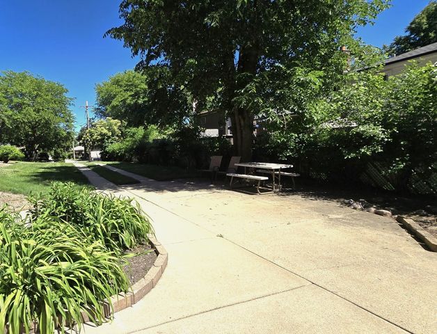 5501 Lincoln Avenue 404, Morton Grove, IL 60053