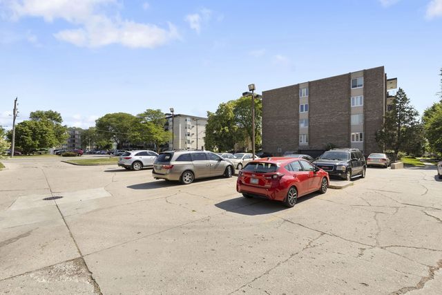 5501 Lincoln Avenue 404, Morton Grove, IL 60053