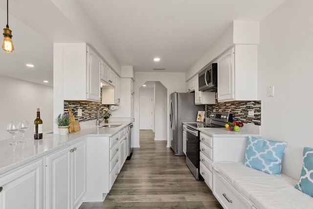 5501 Lincoln Avenue 404, Morton Grove, IL 60053