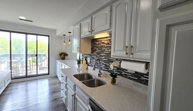 5501 Lincoln Avenue 404, Morton Grove, IL 60053