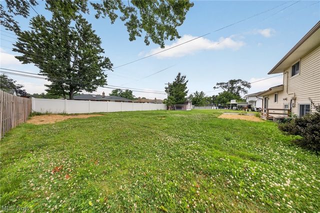 13986 Cherokee Trail, Middleburg Heights, OH 44130