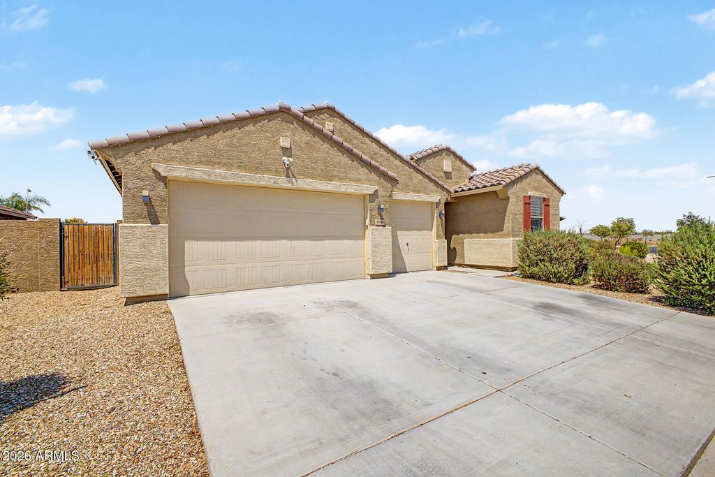 18146 W ROBIN Lane, Surprise, AZ 85387 — photo 2