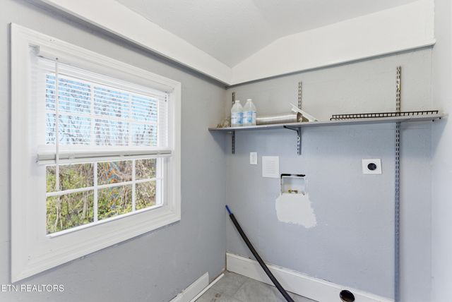 4143 Walker Blvd, Knoxville, TN 37917