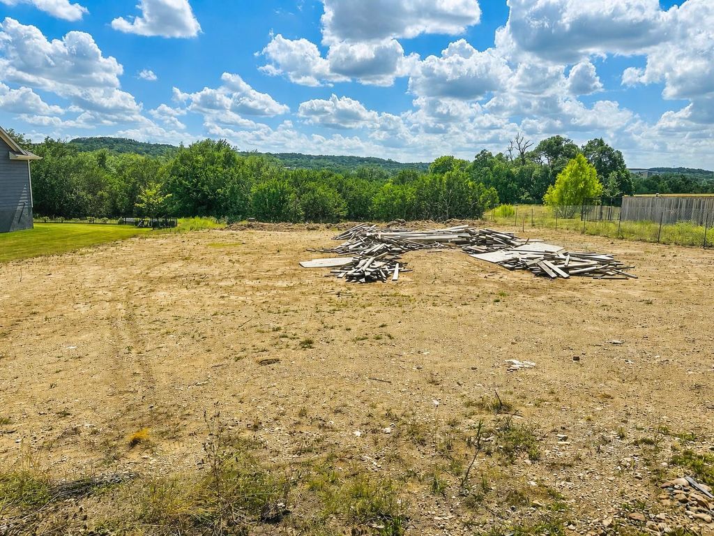 1621 Headwaters BLVD, Dripping Springs, TX 78620
