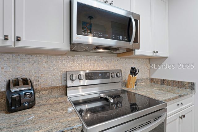 100 Shipyard Dr Apt 703, Hilton Head Island, SC 29928