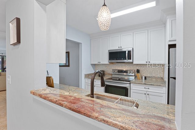 100 Shipyard Dr Apt 703, Hilton Head Island, SC 29928