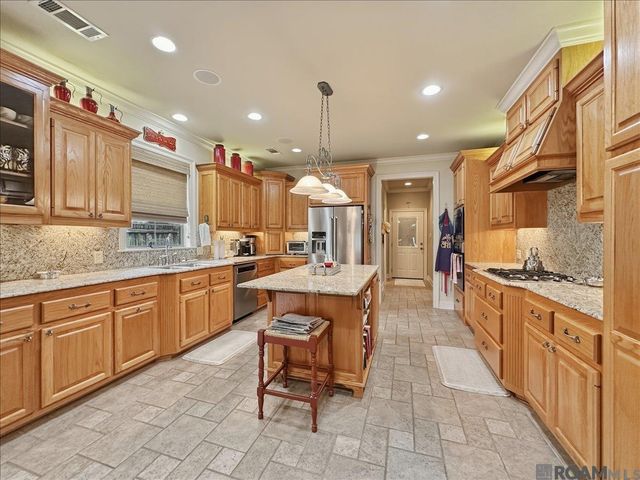 18671 Old Cypress Cir, Prairieville, LA 70769
