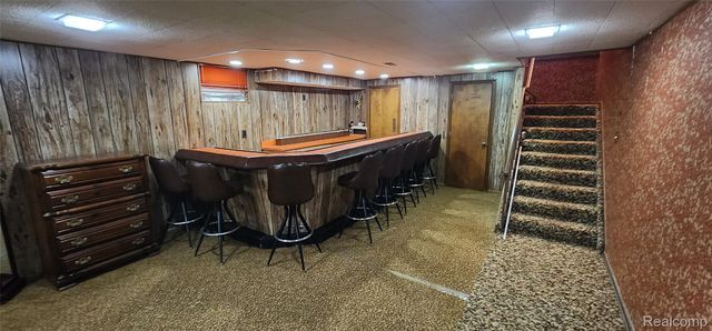 668 W Crest Lane, South Lyon, MI 48178