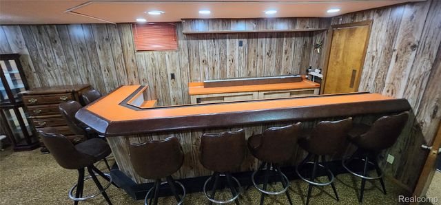 668 W Crest Lane, South Lyon, MI 48178