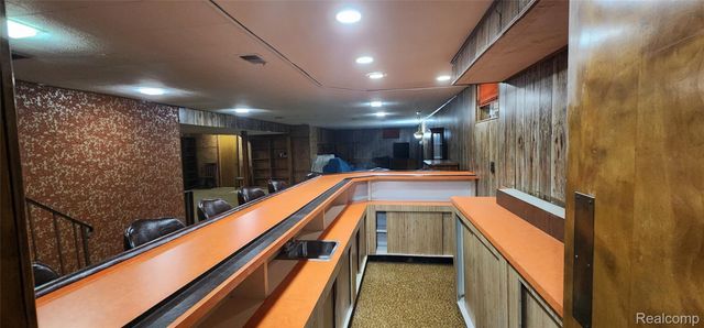 668 W Crest Lane, South Lyon, MI 48178