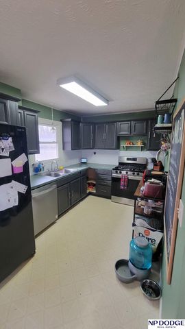 7707 Lafayette Avenue, Omaha, NE 68114