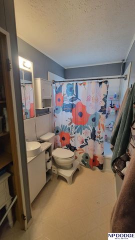 7707 Lafayette Avenue, Omaha, NE 68114