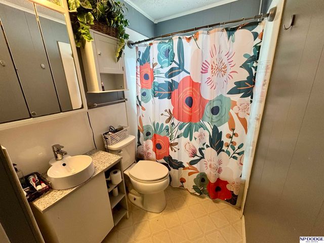 7707 Lafayette Avenue, Omaha, NE 68114