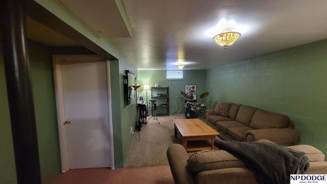 7707 Lafayette Avenue, Omaha, NE 68114