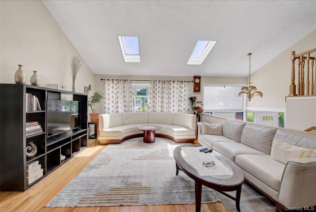 211 Cantiague Rock Road, Westbury, NY 11590