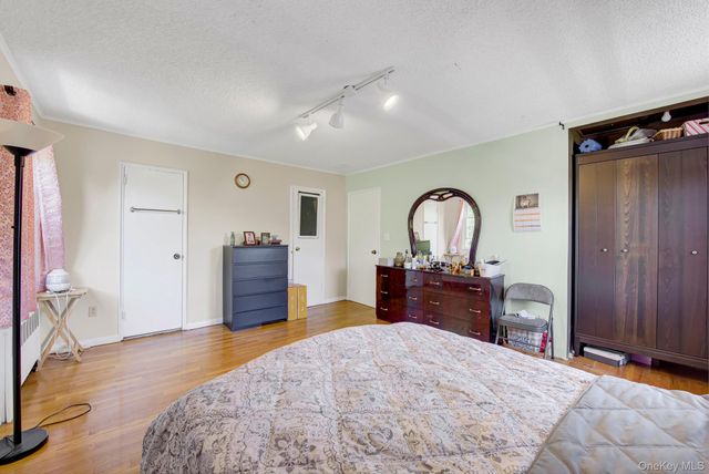 211 Cantiague Rock Road, Westbury, NY 11590