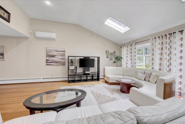 211 Cantiague Rock Road, Westbury, NY 11590