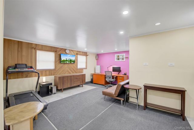 211 Cantiague Rock Road, Westbury, NY 11590
