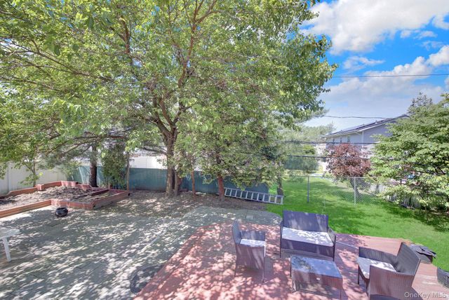 211 Cantiague Rock Road, Westbury, NY 11590