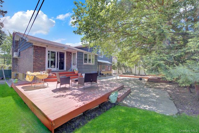 211 Cantiague Rock Road, Westbury, NY 11590