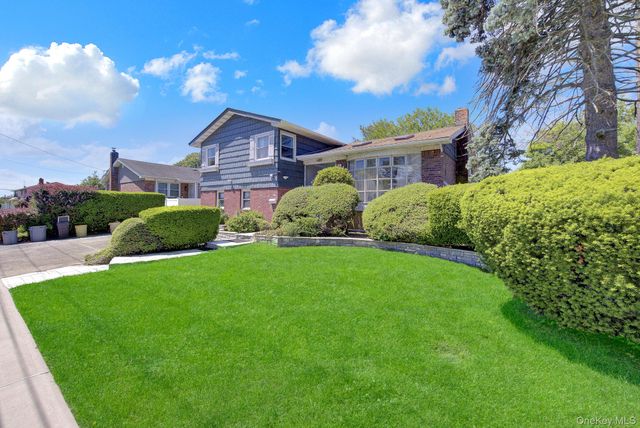 211 Cantiague Rock Road, Westbury, NY 11590