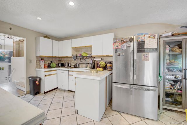 211 Cantiague Rock Road, Westbury, NY 11590