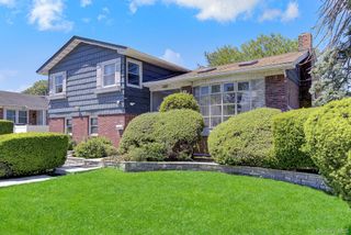 211 Cantiague Rock Road, Westbury, NY 11590