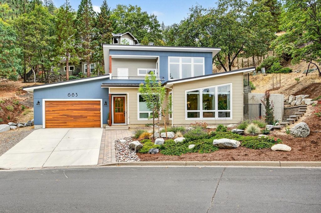 683 Ashland Creek Drive, Ashland, OR 97520