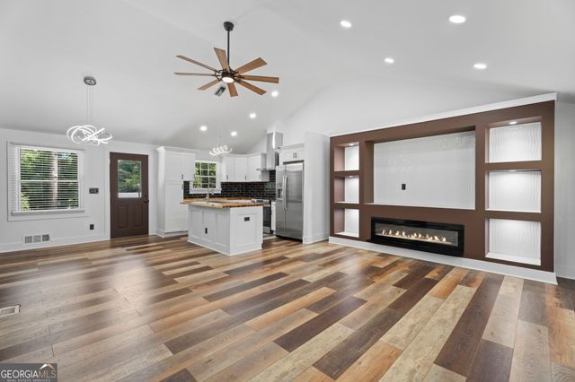 2783 Ben Hill Road, East Point, GA 30344